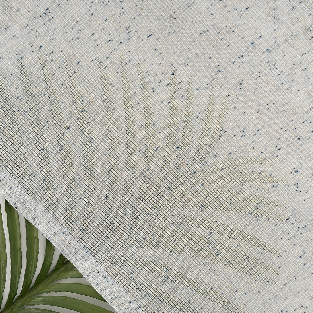 Tissu voilage effet naturel moucheté éole bleu - Linder